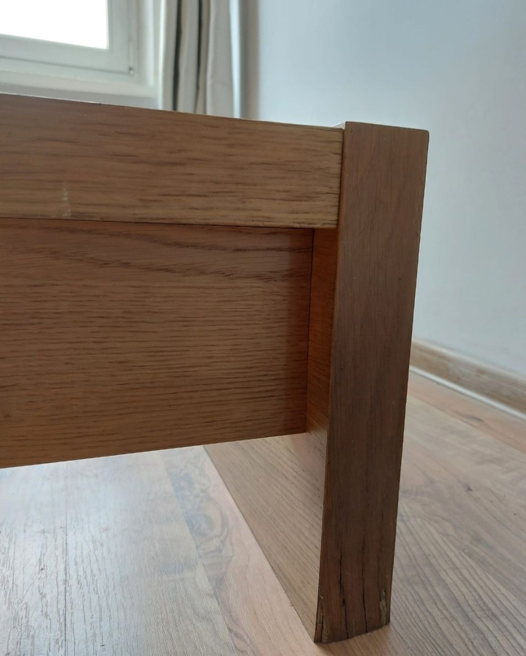 Solidna rama łóżka 140x200, z bazą pod stelaż