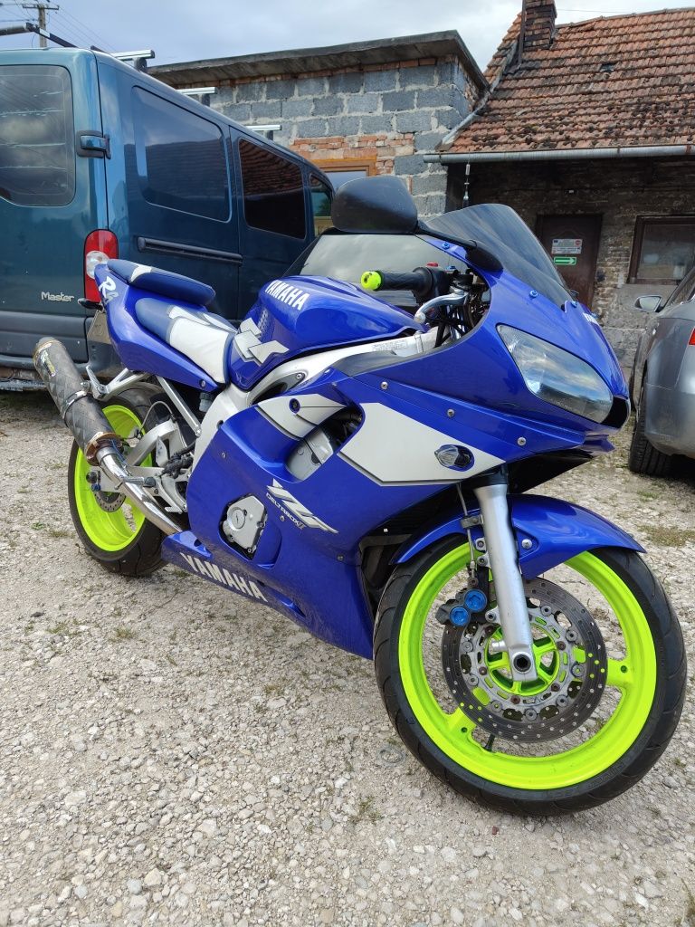 Yamaha yzf R6 99r Uszkodzona