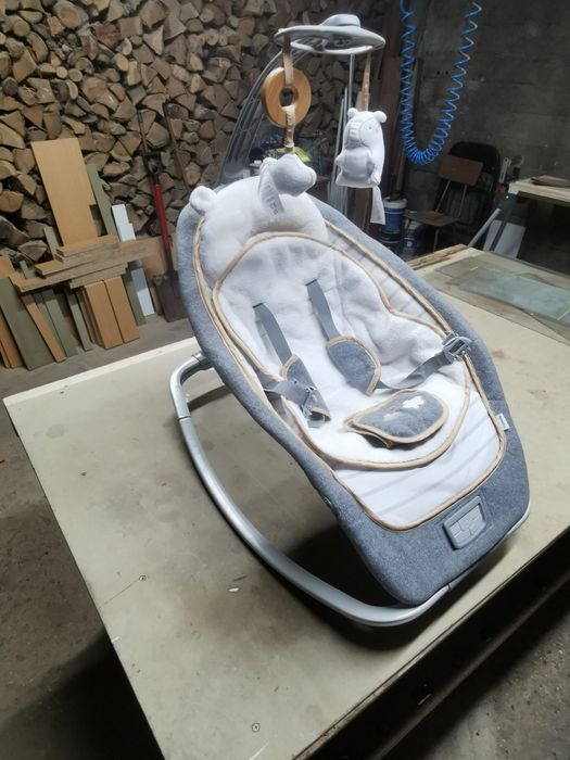 Espreguiçadeira com vibração e música da zippy