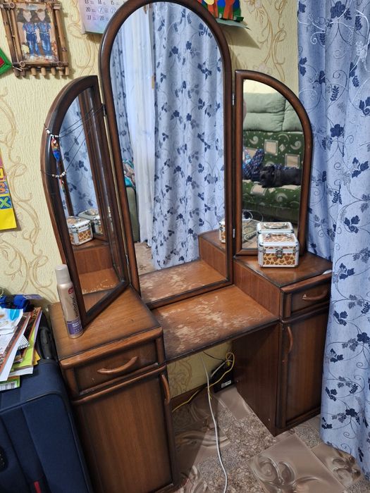 Трюмо с зеркалами