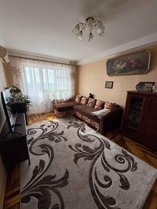Продам 3-кімнатну квартиру Космос