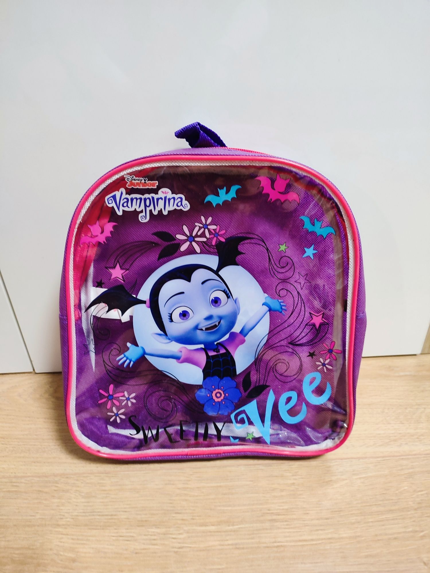 Plecaczek Vampirina i opaska różowa Puma