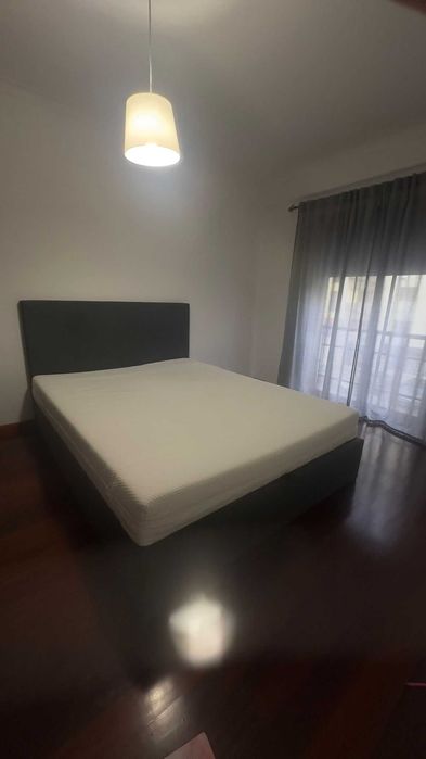 Cama com Arrumação + Colchão 160x200 – Como Novos – 380€