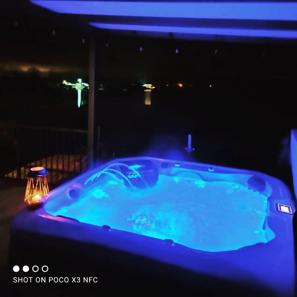 Domek nad jeziorem jacuzzi sauna linia brzegowa prywatna plaza TOP 8os