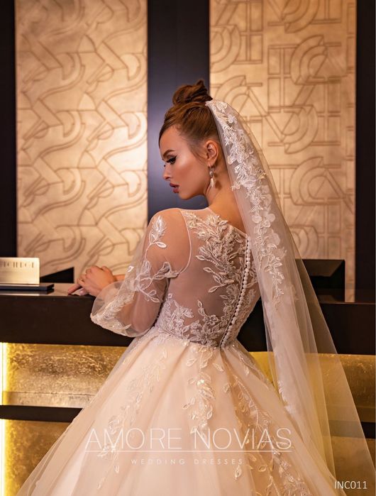 Весільна сукня, плаття пишна, довга, шикарна