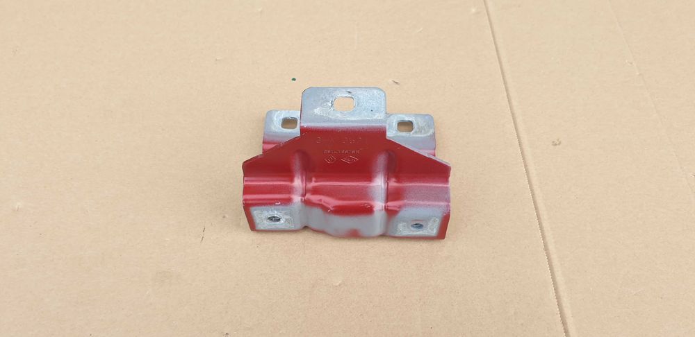 sandero stepway 3 III wspornik uchwyt mocowanie błotnika lewy tenpi