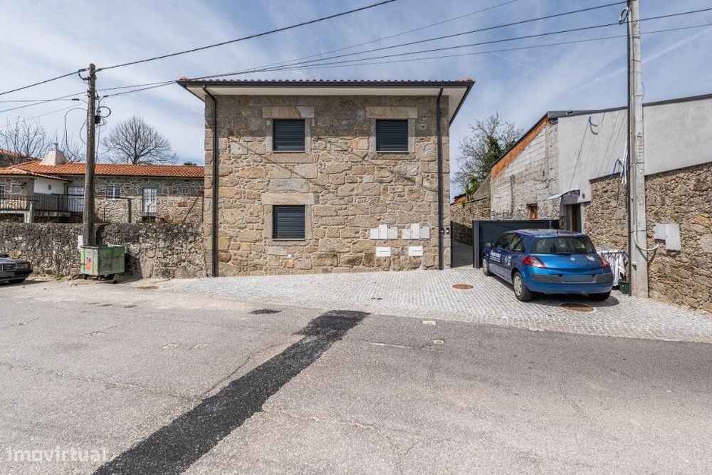 Moradia C/ 2 Apartamentos - Lago