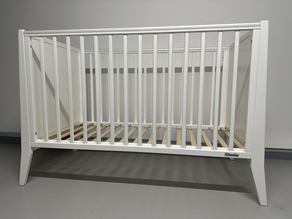 Łóżeczko Woodies Slim Cot z materacem