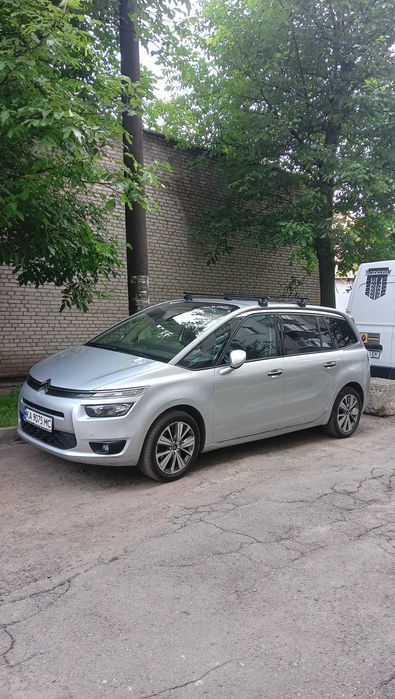 Комфортне, чудове авто для всієї родини. ( Можливий торг)