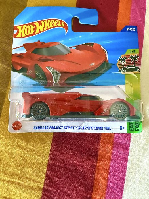 Varios carros hot wheels (2 treasure hunts)