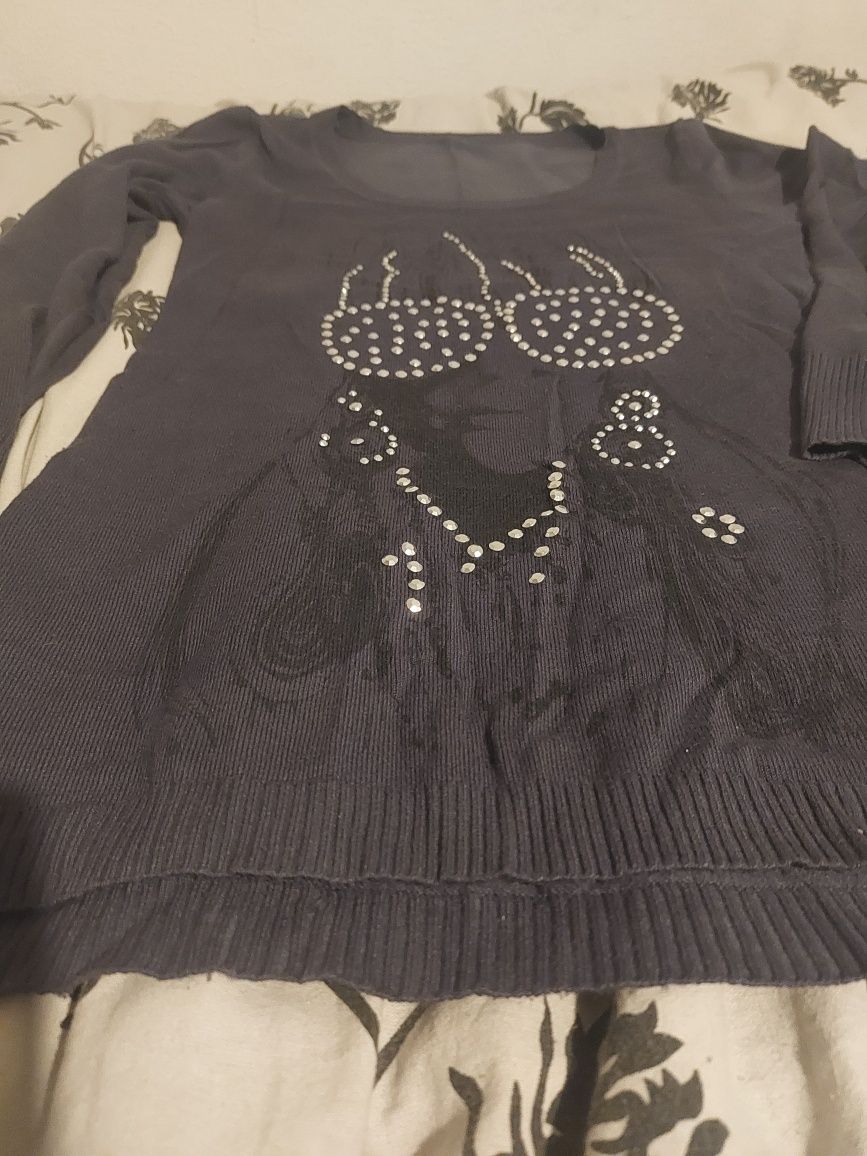 Sweter z nadrukiem