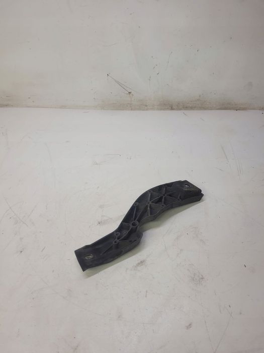 MOCOWANIE ŚRODKOWE ZDERZAKA AUDI A4 B6 8H0807334