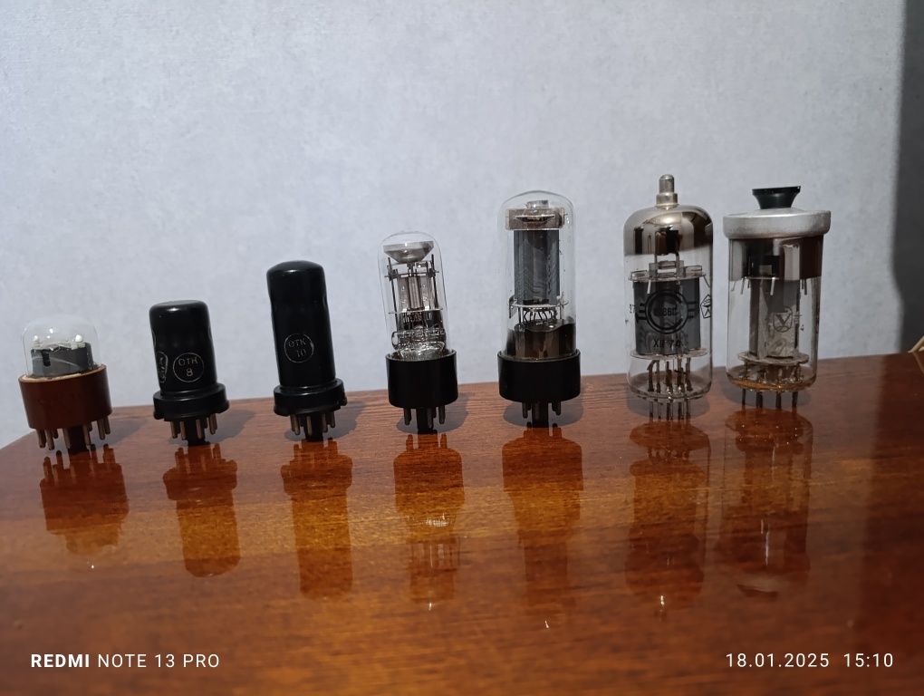 Радиолампы разные ЕСС82, EF86, EL74, EC360, ECF80