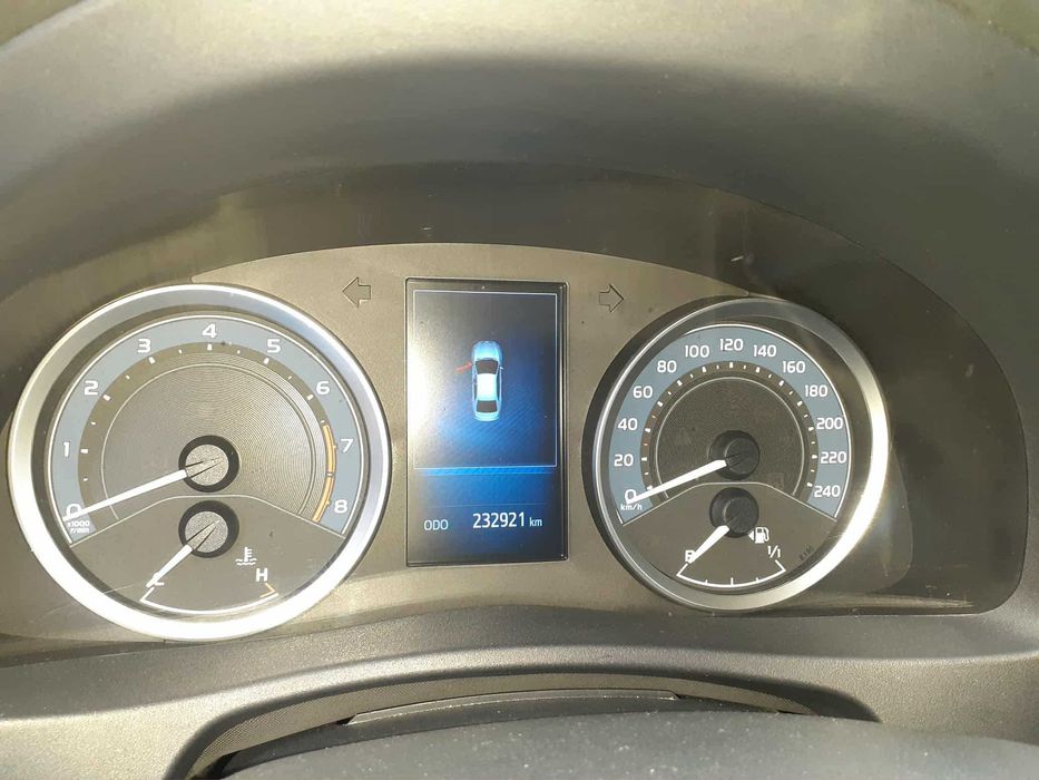 Toyota Corolla 1,6 sedan 2019r. GAZ+PB; pierwszy właściciel