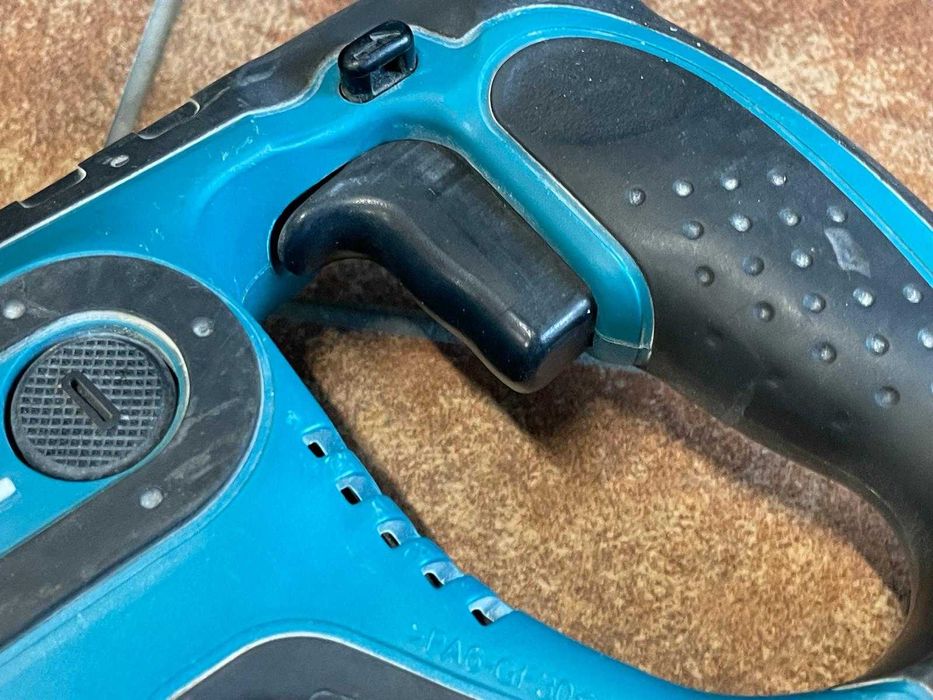 Młotowiertarka MAKITA DHR241 SDS+