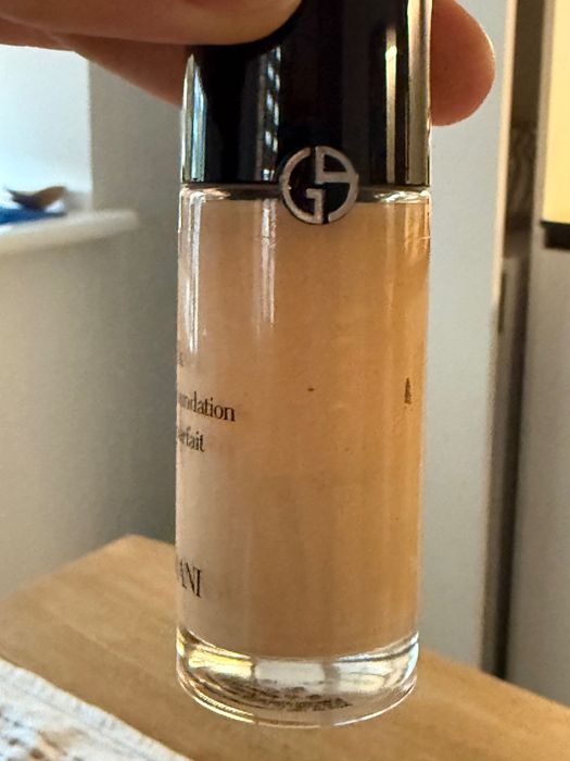 Тональна основа Armani luminous silk