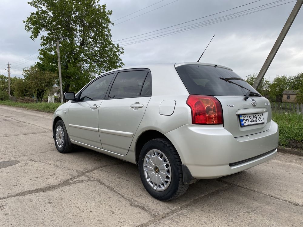 Авто Toyota Corolla 1.6 бензин