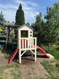 Domek ogrodowy dla dzieci Smoby ze zjeźdżalnią.