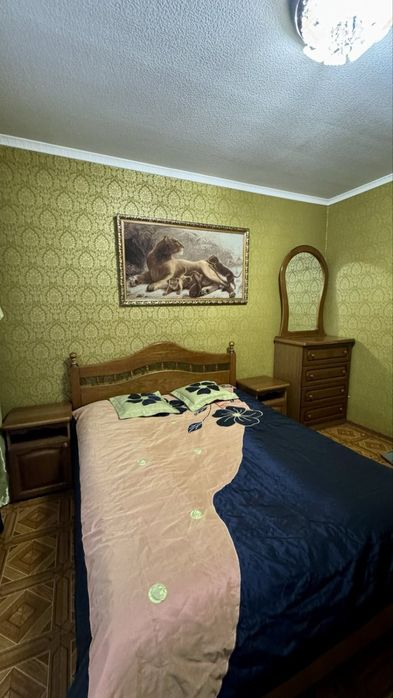 Мебель кімнатна, ліжко, шкаф, комод та дві тумби