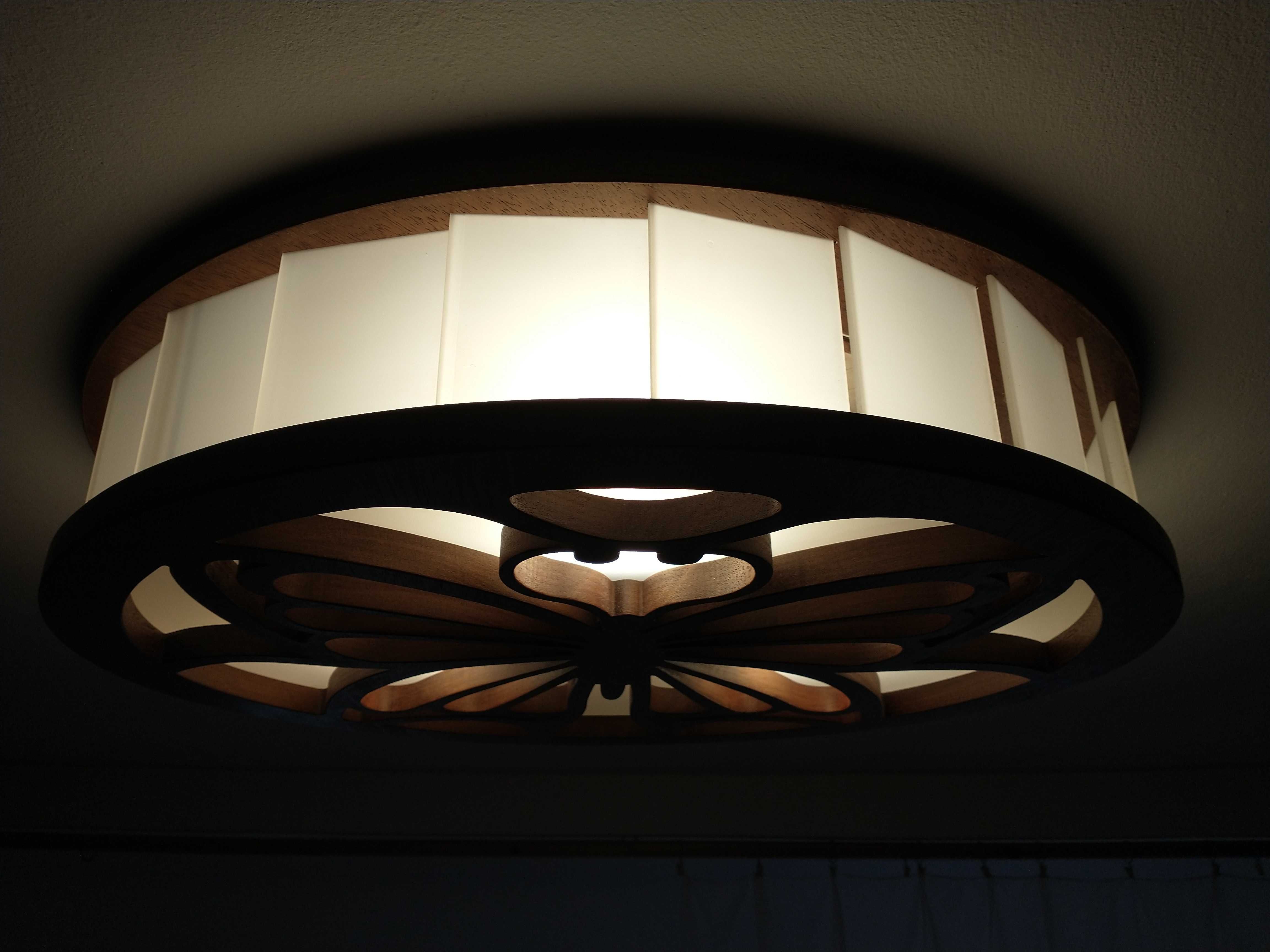 Designerska lampa sufitowa z mahoniu, motyw motyla!