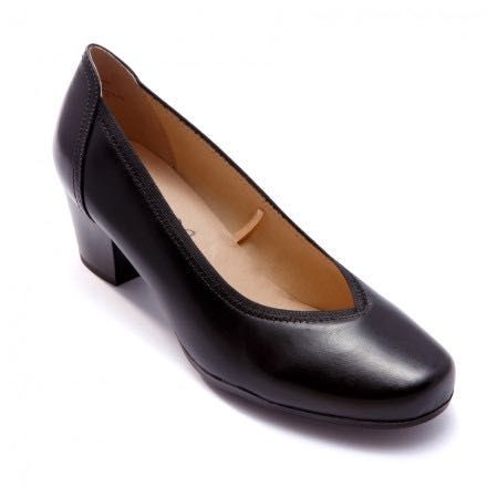 Чорні шкіряні класичні туфлі човники на каблуку caprice