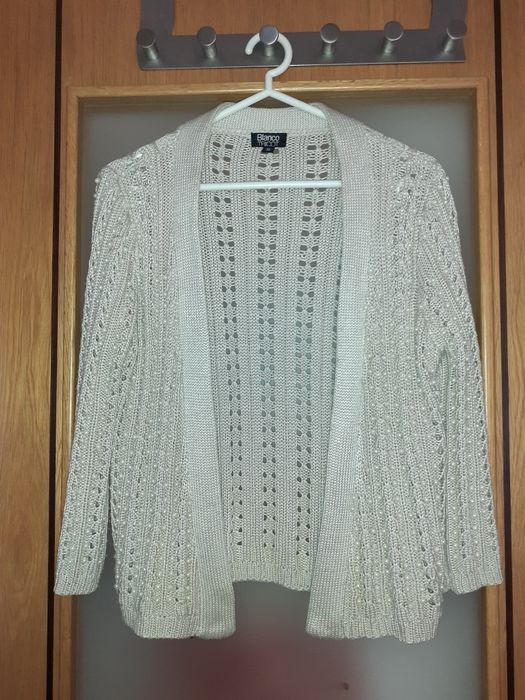 Casaco Blanco, em tricot com pérolas, tamanho S
