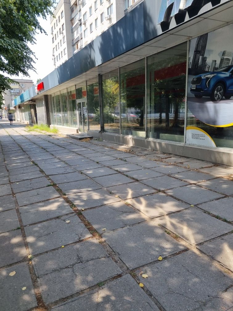 Продам помещение на красной линии.