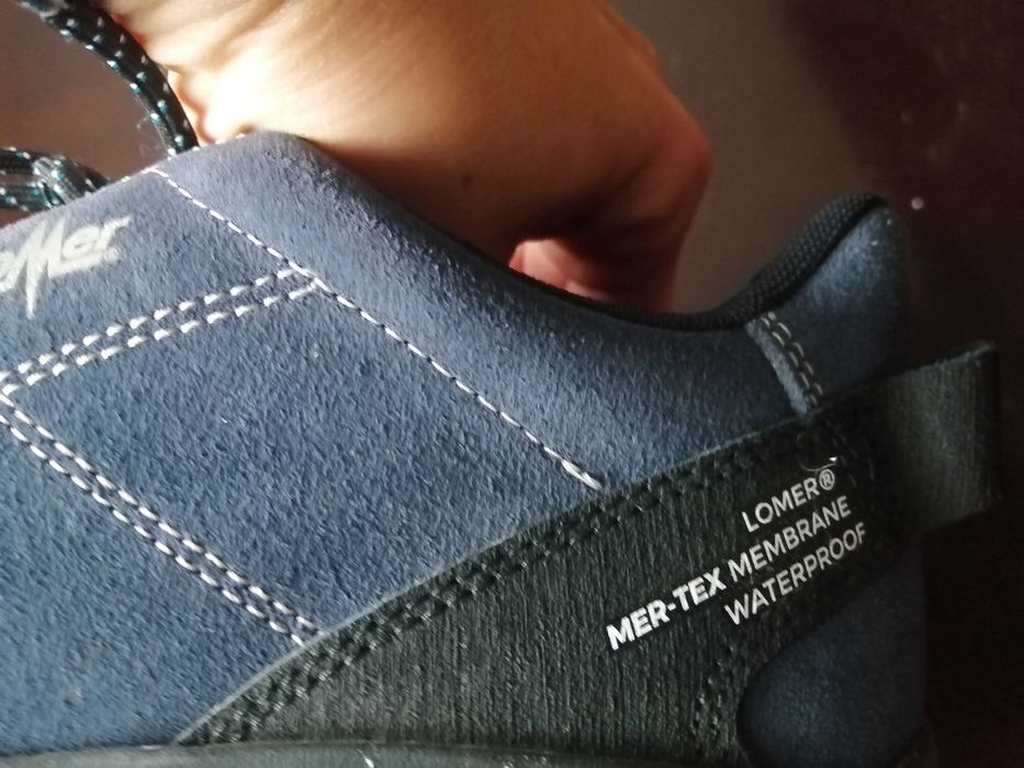 Трекінгові кросівки