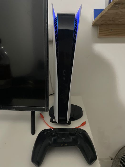 Vendo uma PS5 com um comando ainda tenho a caixa já usada mas perfeito