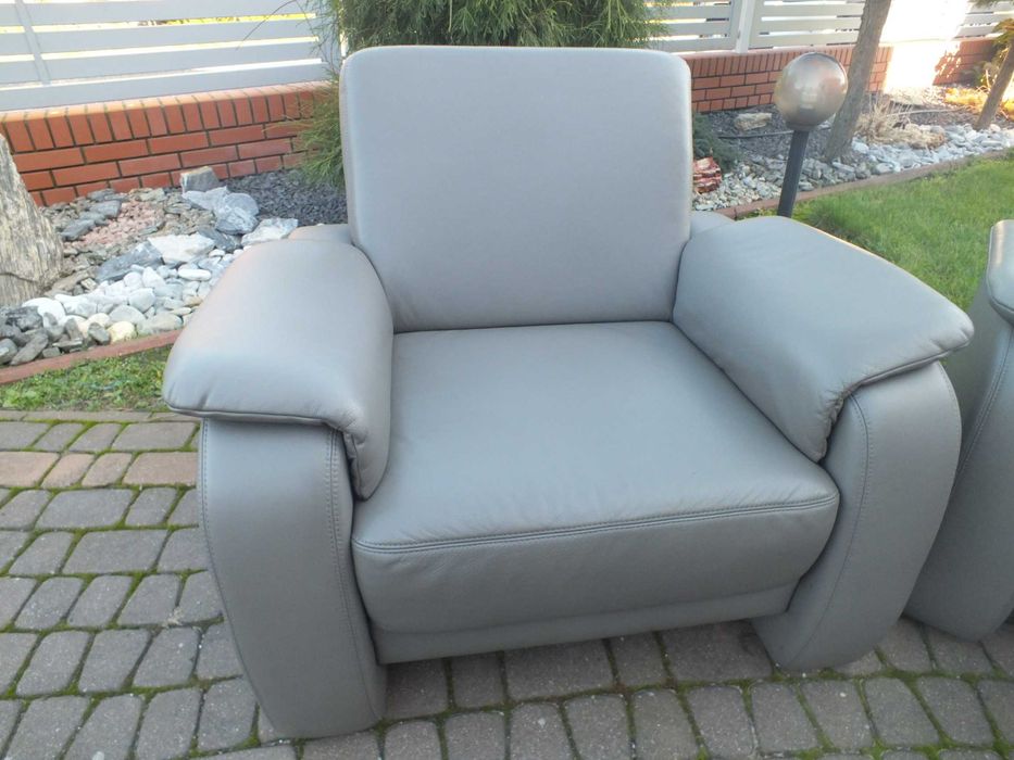 Wypoczynek skórzany firmy Musterring kolor szary.