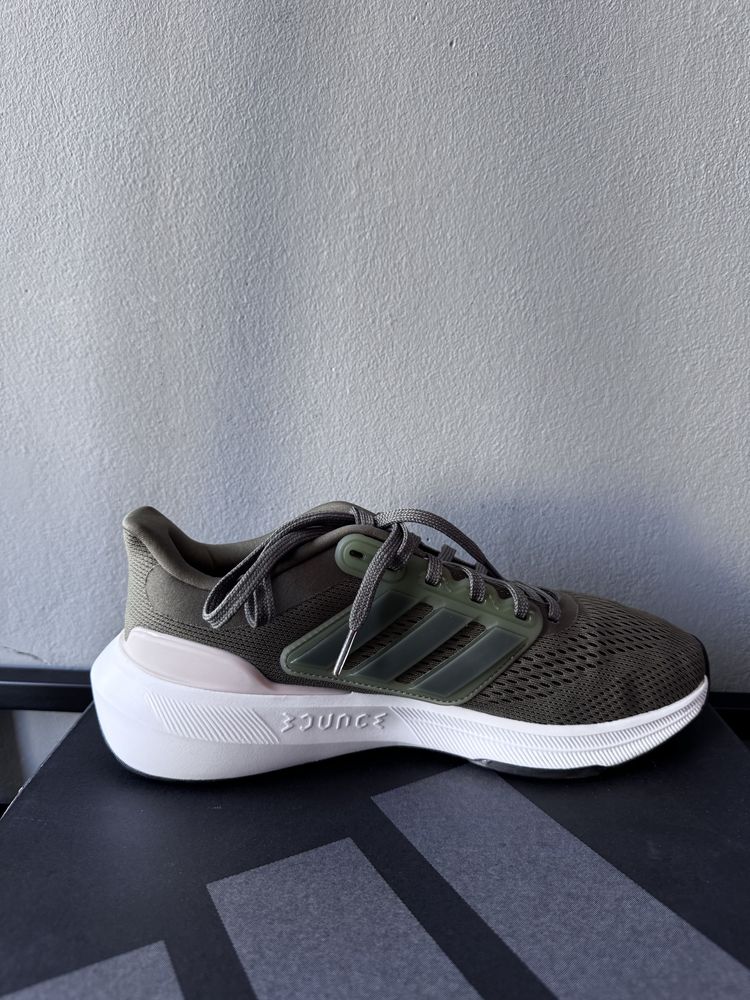 Кросівки чоловічі Adidas UltraBounce 42p