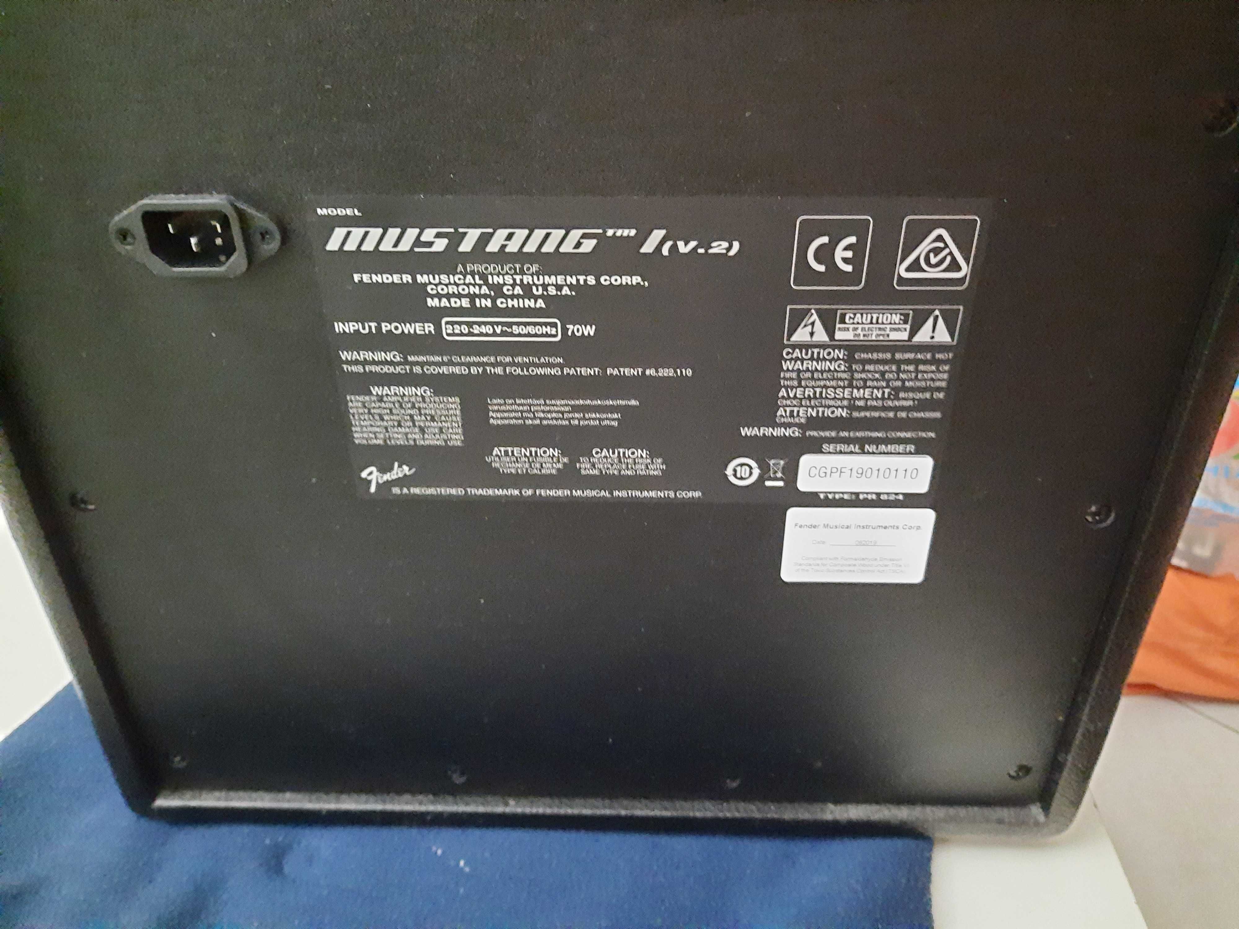 AMPLIFICADOR Fender Mustang I V.2 + FOOT SWITCH DA FENDER