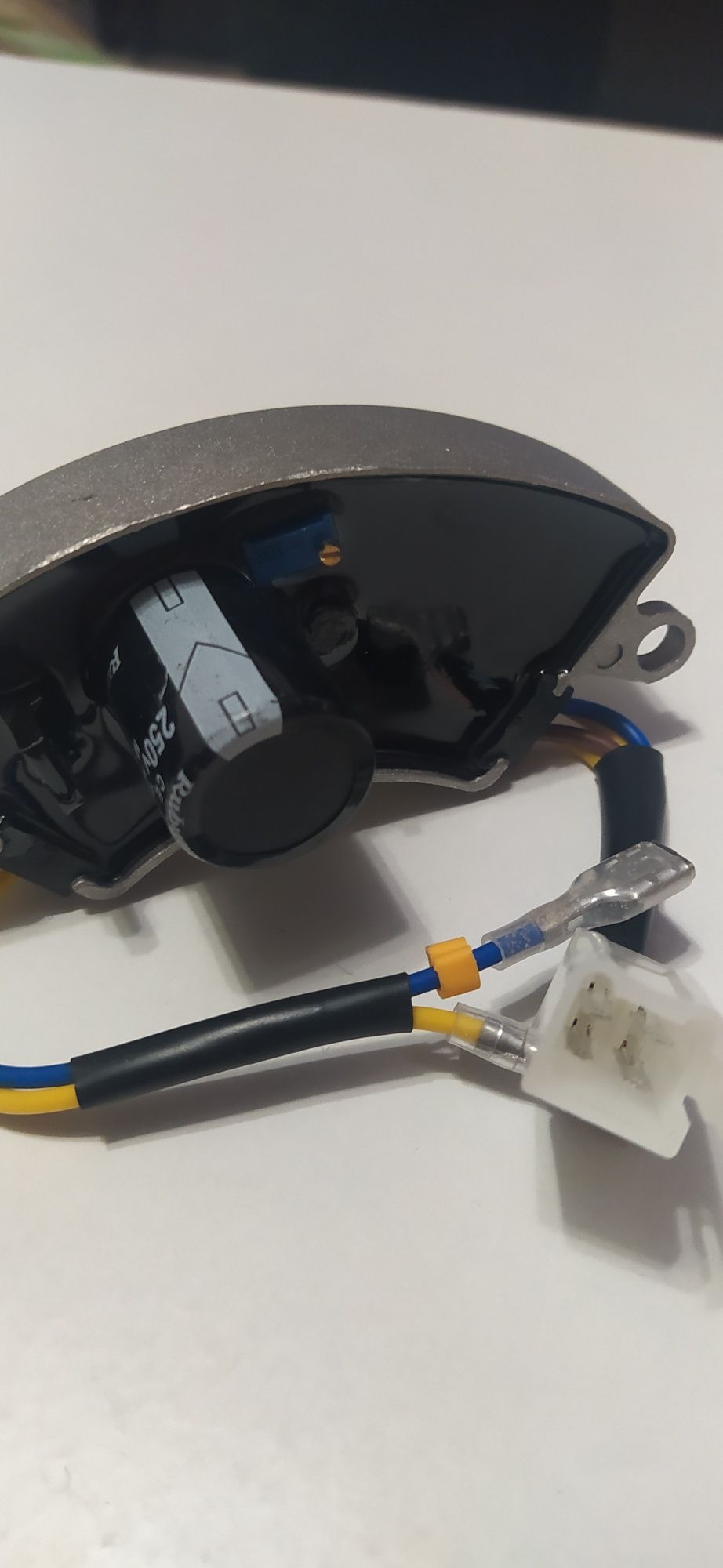 AVR Регулятор напряжения 1-3kw

AVR регулятор напряжения генератора 16