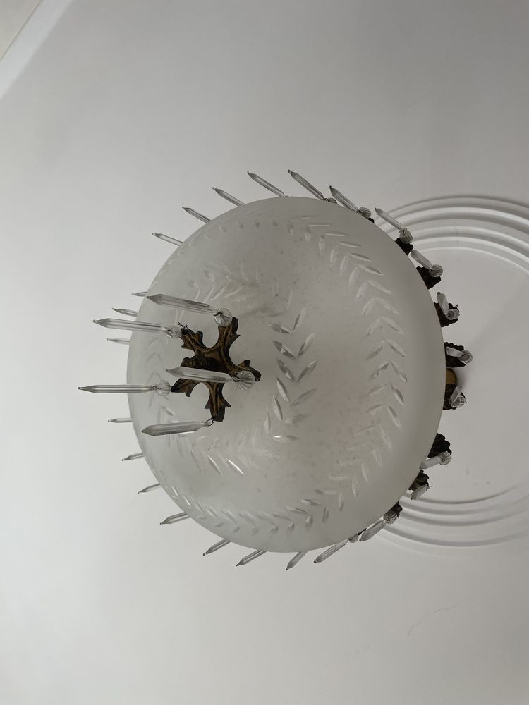 Candeeiro de teto antigo para decoração