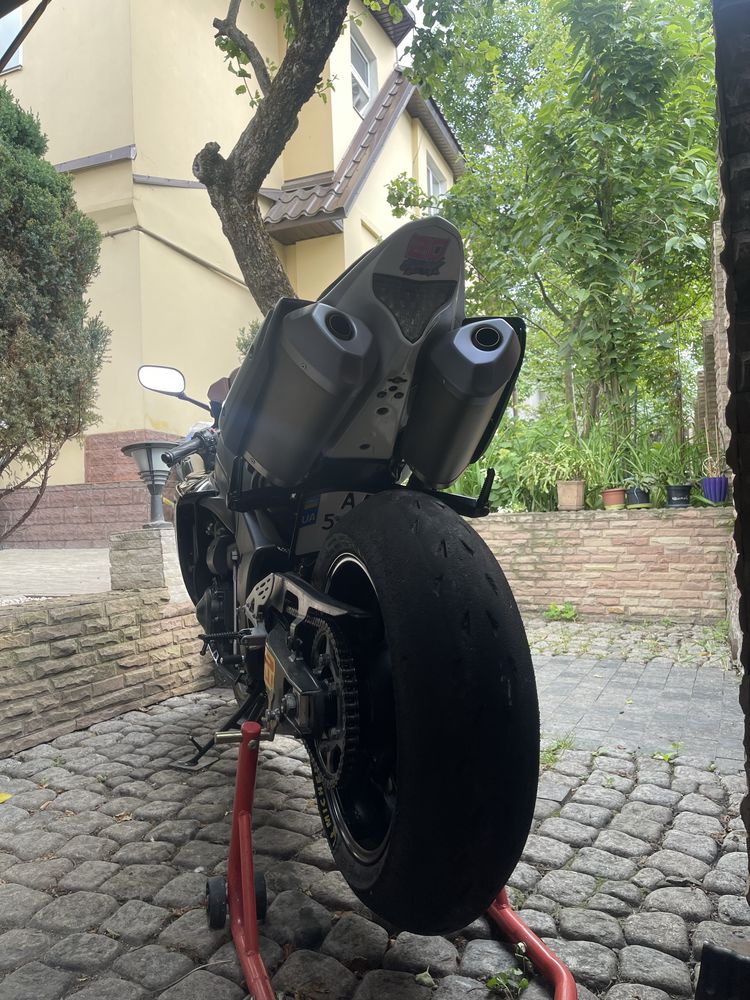 Спортбайк Yamaha r1 Limited Edition