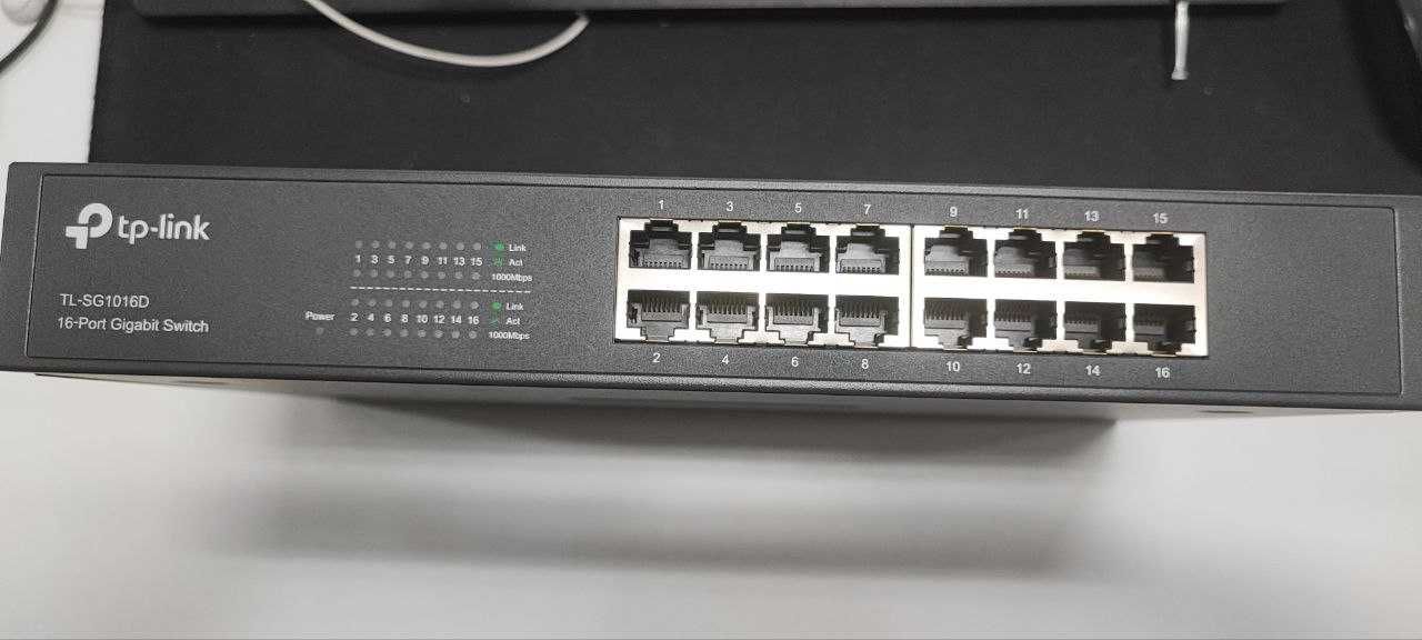 Комутатор TP-Link TL-SG1016D