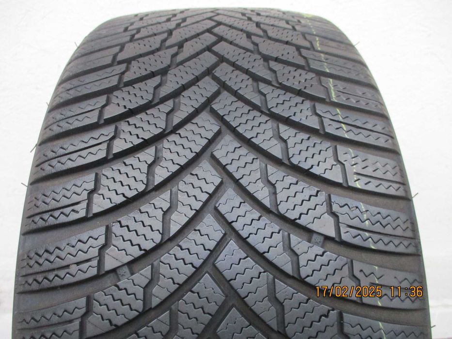 1x 235/35R19 Firestone Winterhawk 4 7,2mm 21r.