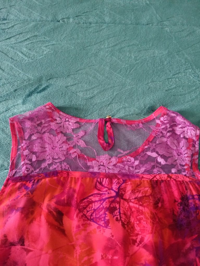 Top colorido com renda