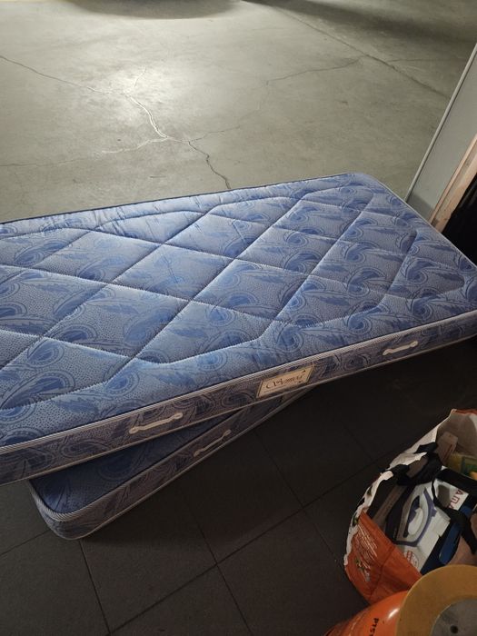 Colchao antigo mas com pouco uso - 90x175