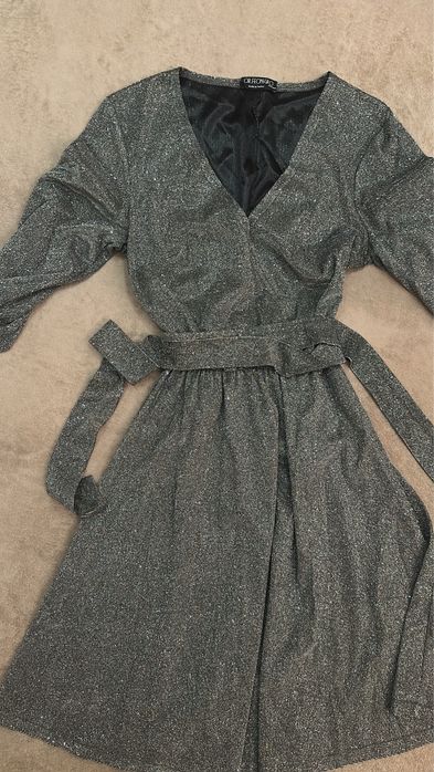 Святкова жіноча сукня