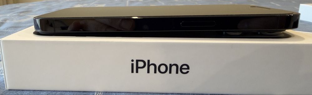 IPhone 14 Pro preto com pelicula e capa