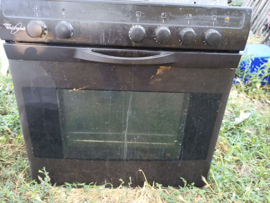 Продам духовой шкаф с поверхностью whirlpool