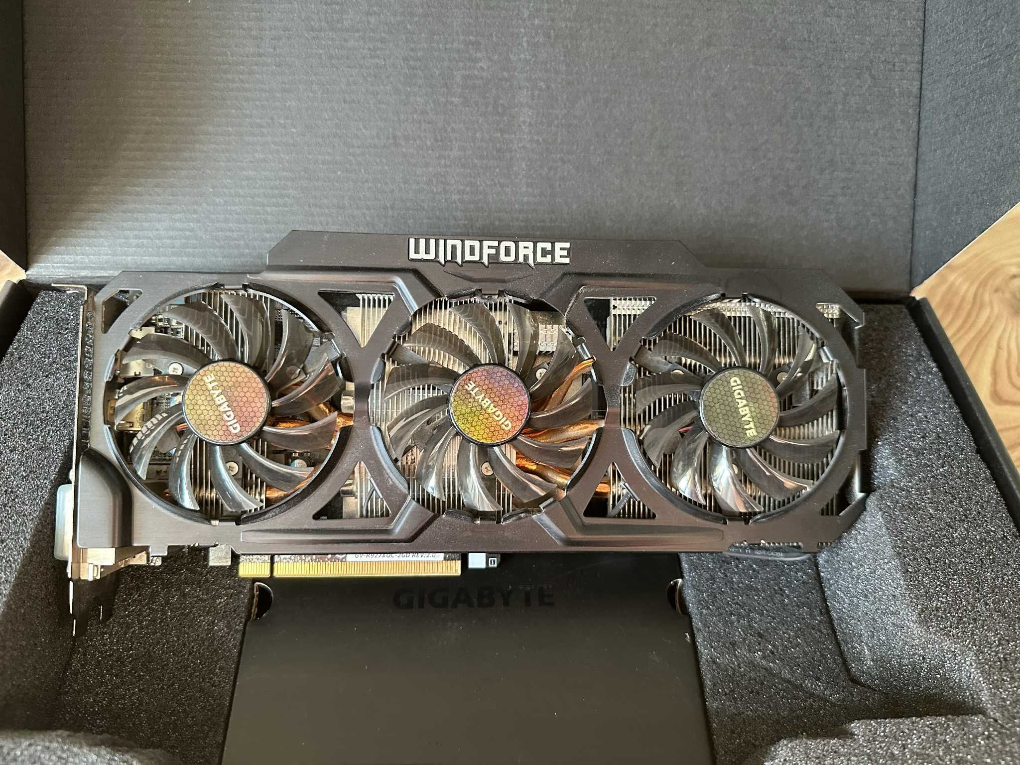 Gigabyte Radeon R9 270X 2048MB 256bit WindForce 3X OC