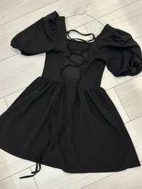 Чорна сукня з відкритою спинкою та шнурівкою