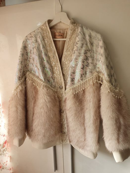 Eko futerko futro bomberka beżowa premium kamienie