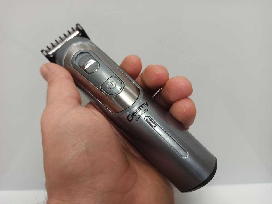 Триммер машинка для стрижки волос сьёмный аккумулятор есть САМОВЫВОЗ