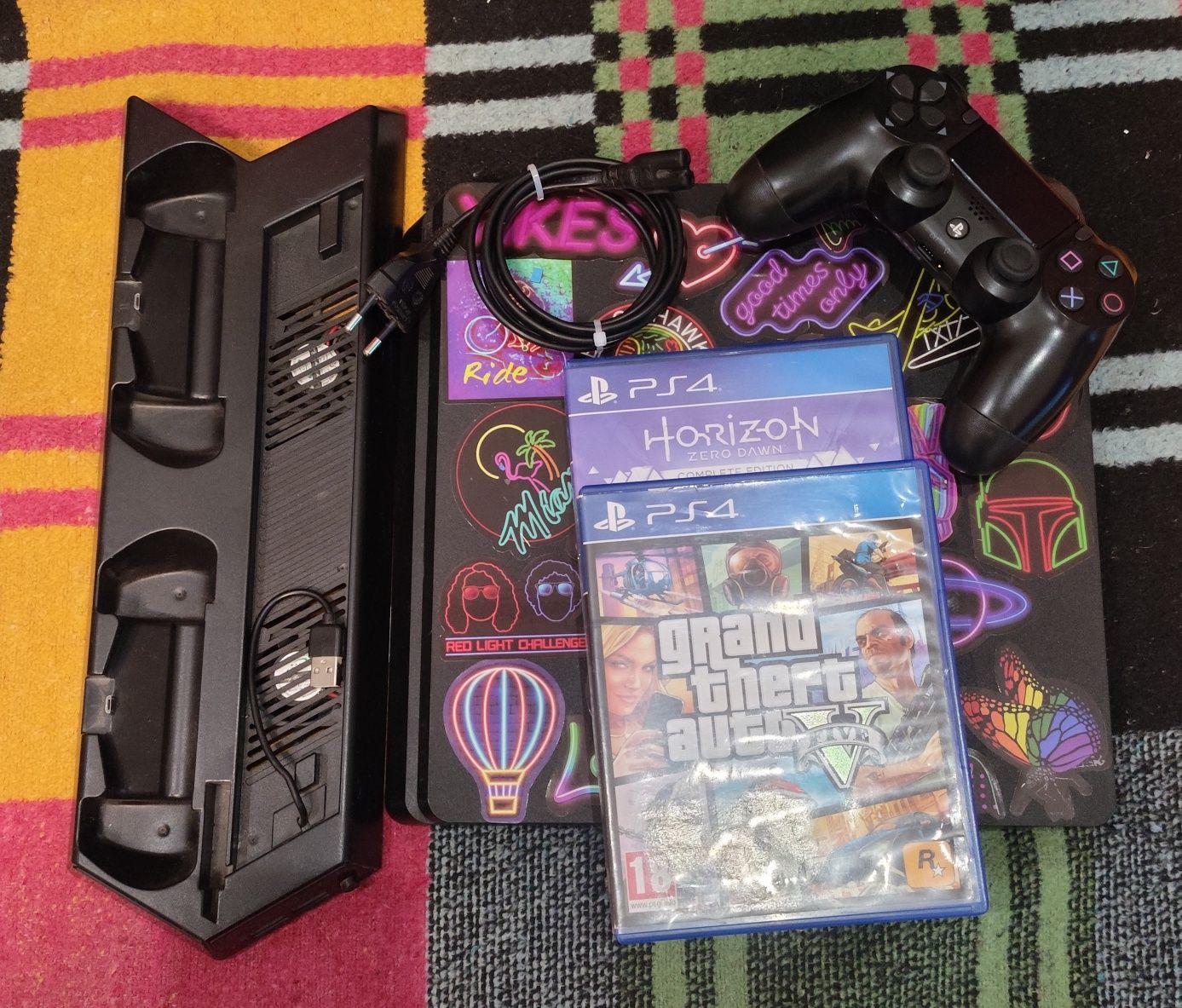Продам PlayStation 4 slim