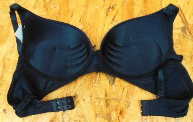 czarny gładki biustonosz 80C/D z max push-up  efekt ręki