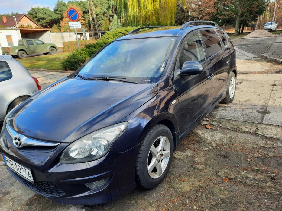 Samochód Hyundai i30cw sprzedam.