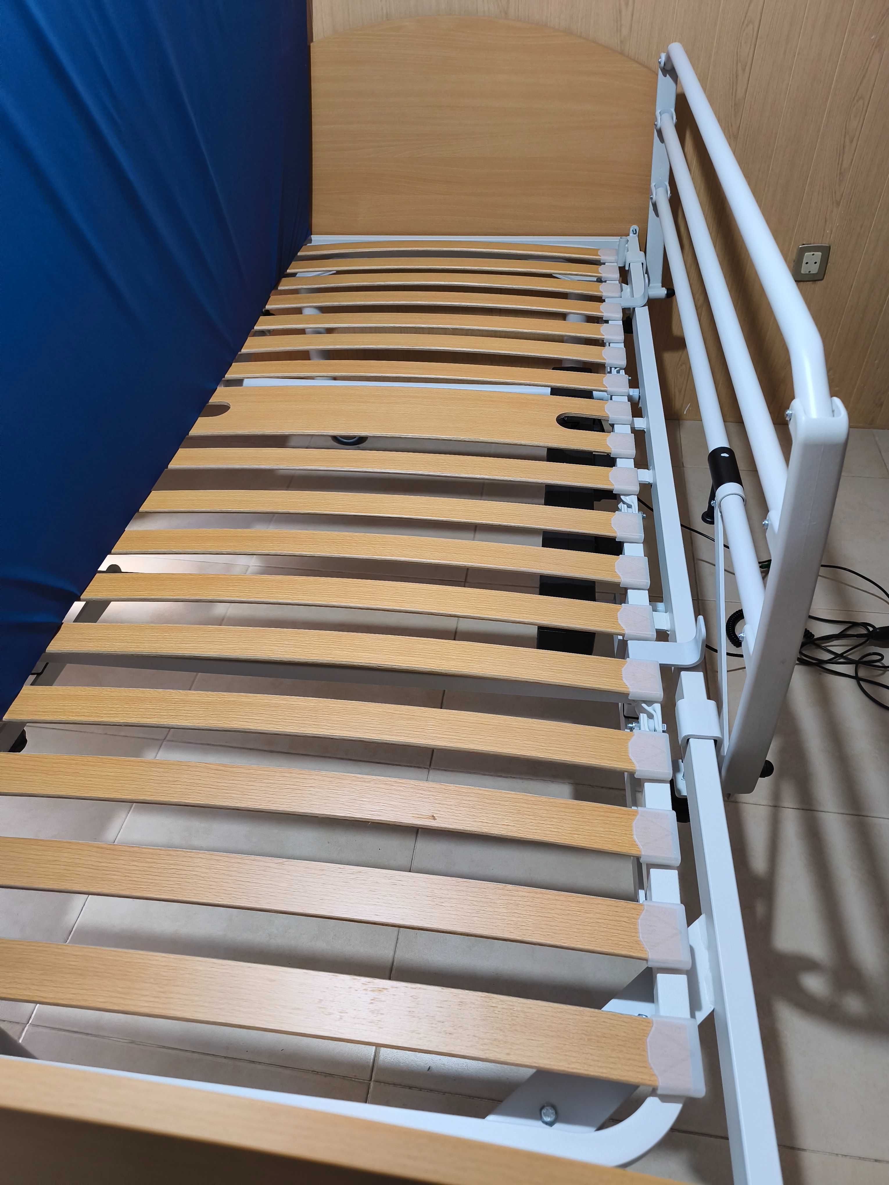 Cama articulada ainda com 15 meses garantia e 5 de uso.